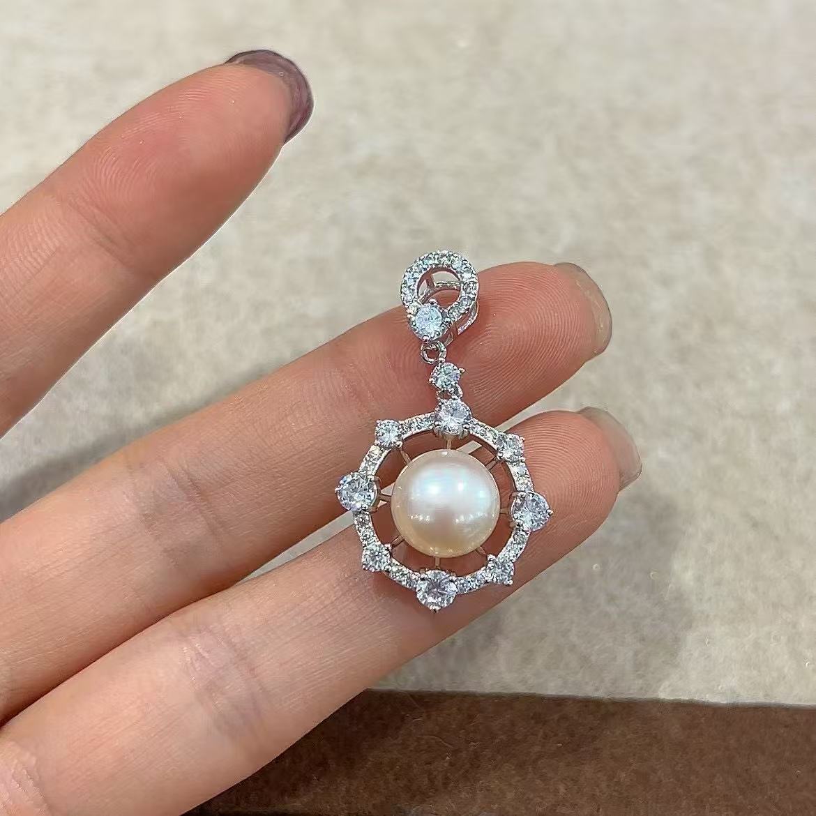Vivid Rhodium Plated 925 Silver Pendant Freshwater Pearl Jewelry