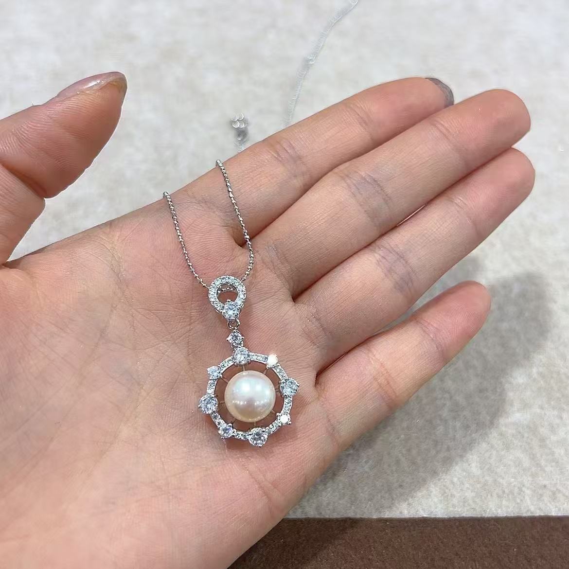 Vivid Rhodium Plated 925 Silver Pendant Freshwater Pearl Jewelry