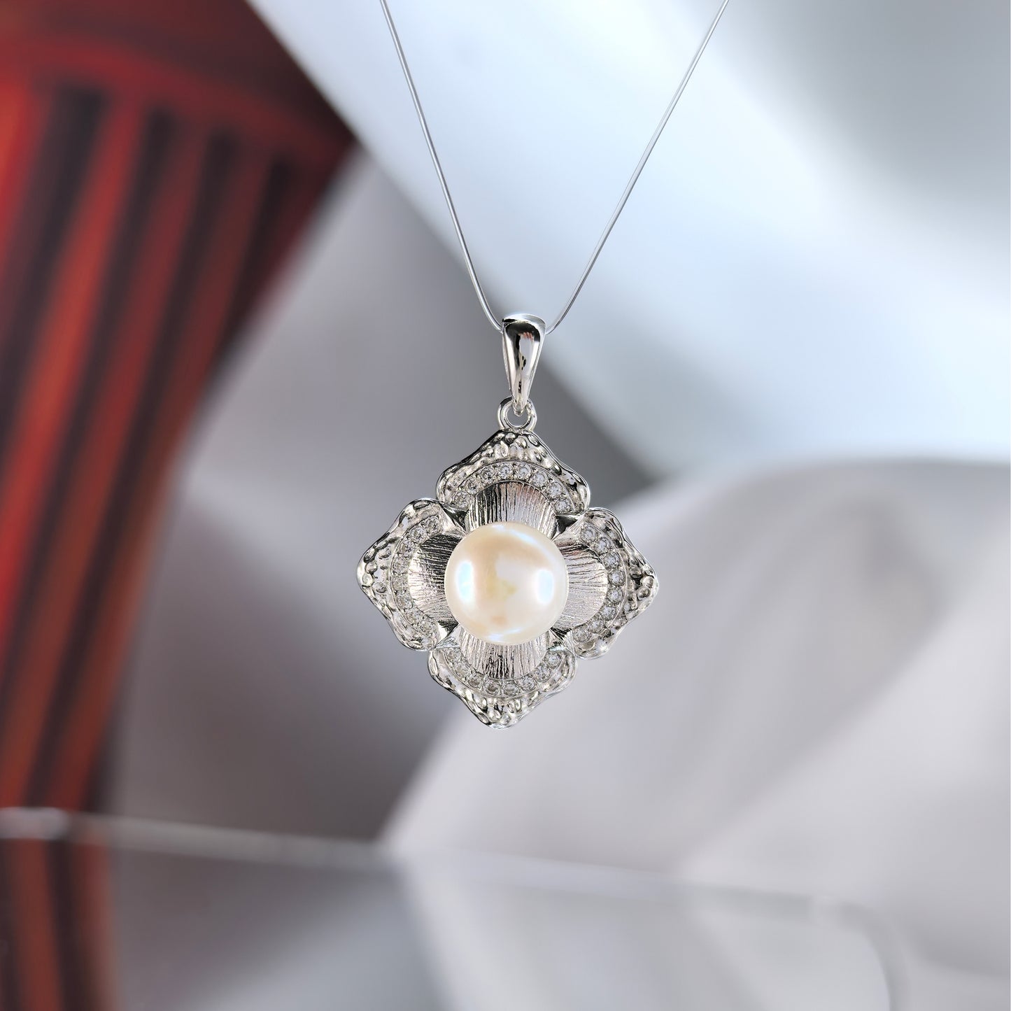 Exquisite Rhodium Plated Silver 925 Freshwater Pearl Clover Pendant