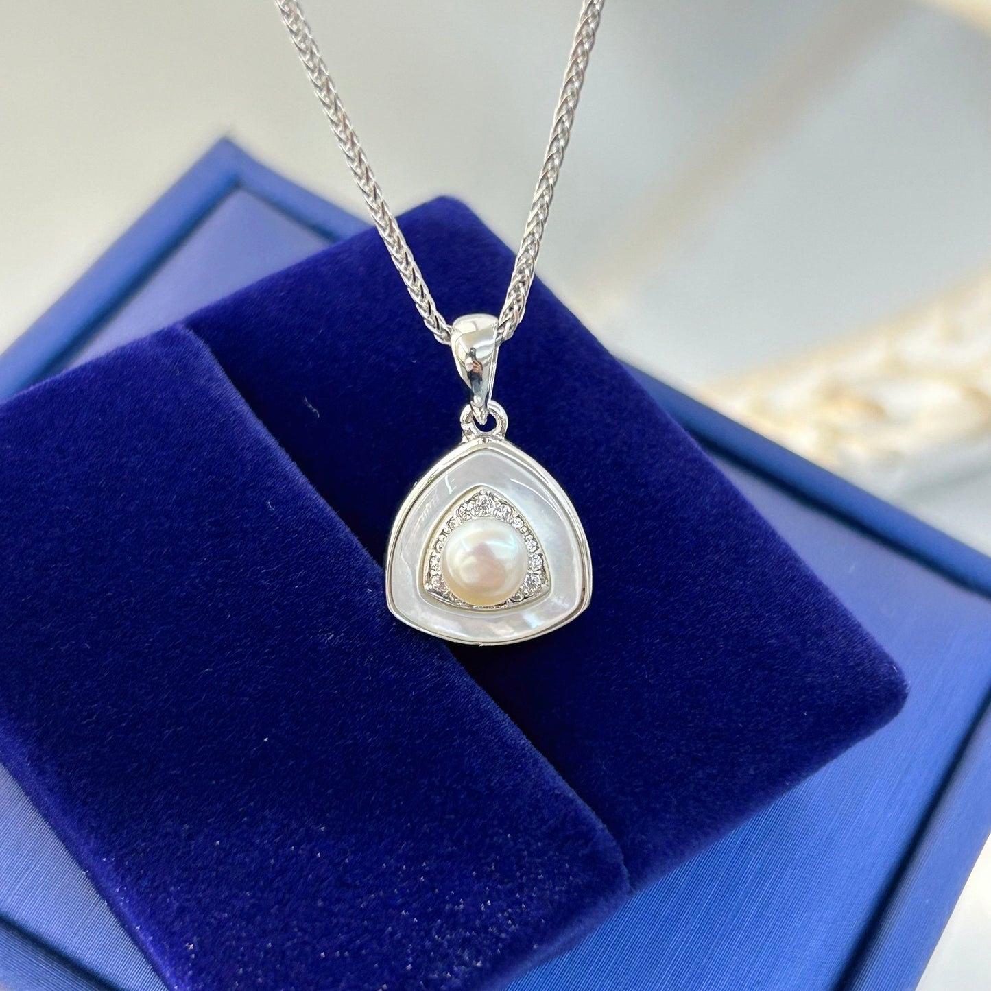 Elegant Freshwater Pearl Pendant 925 Sterling Silver with Rhodium Plating