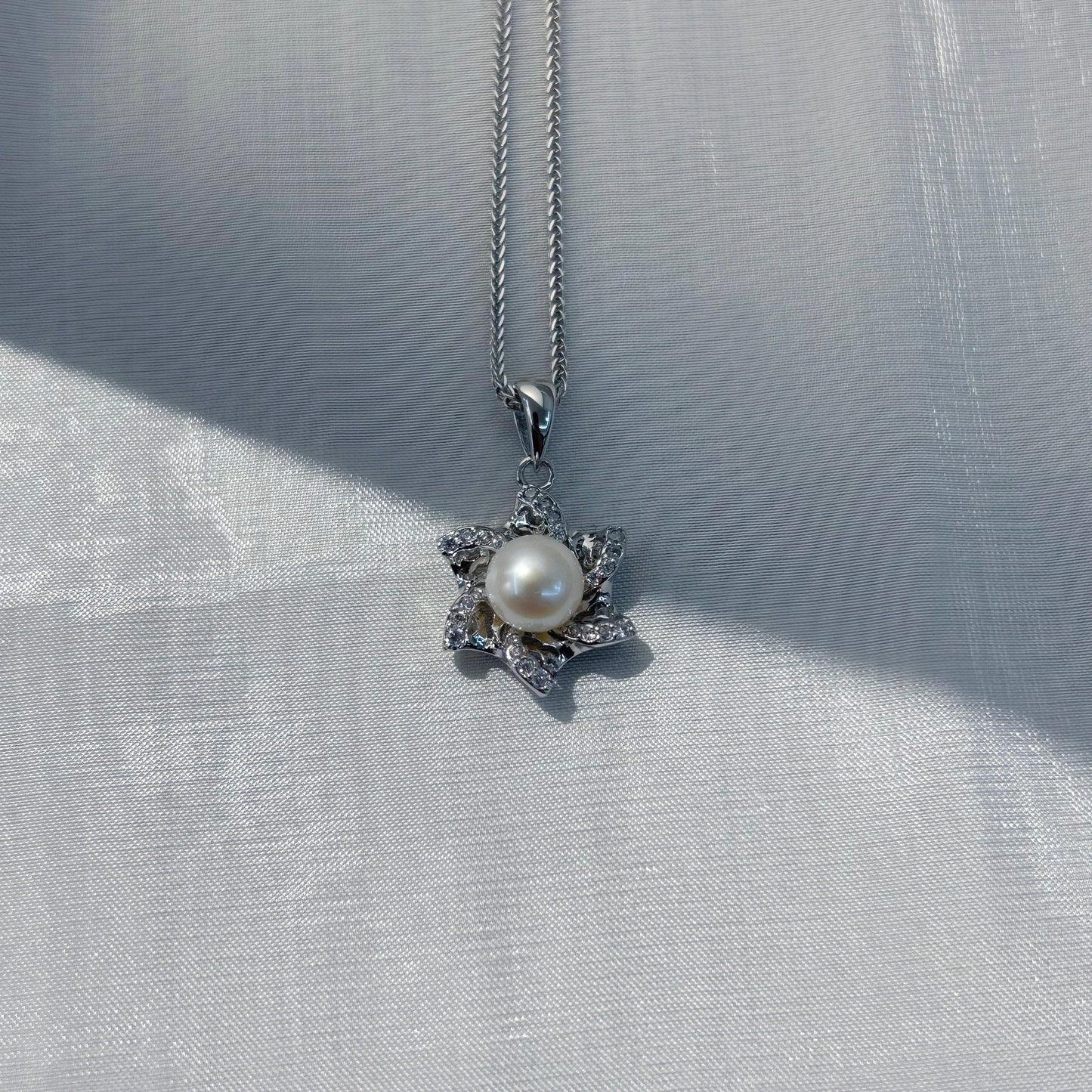 Charming Rhodium Plated Silver 925 Freshwater Pearl Hexagram Pendant