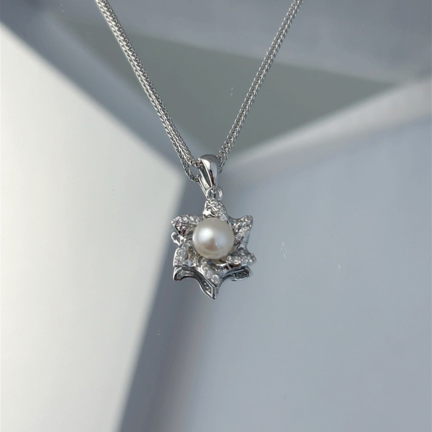 Charming Rhodium Plated Silver 925 Freshwater Pearl Hexagram Pendant
