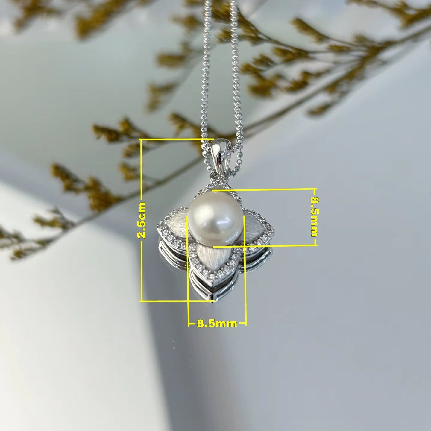 Exquisite 925 Sterling Silver Rhodium Plated Four Leaf Clover Freshwater Pearl Pendant