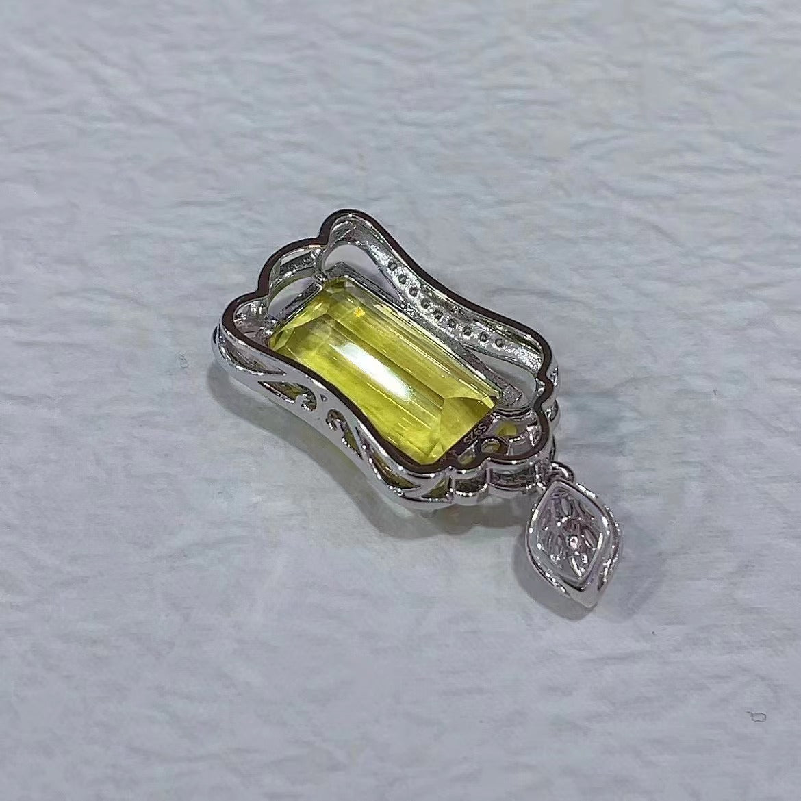 Classic Design 925 Sterling Silver Natural Lemon Quartz Pendant