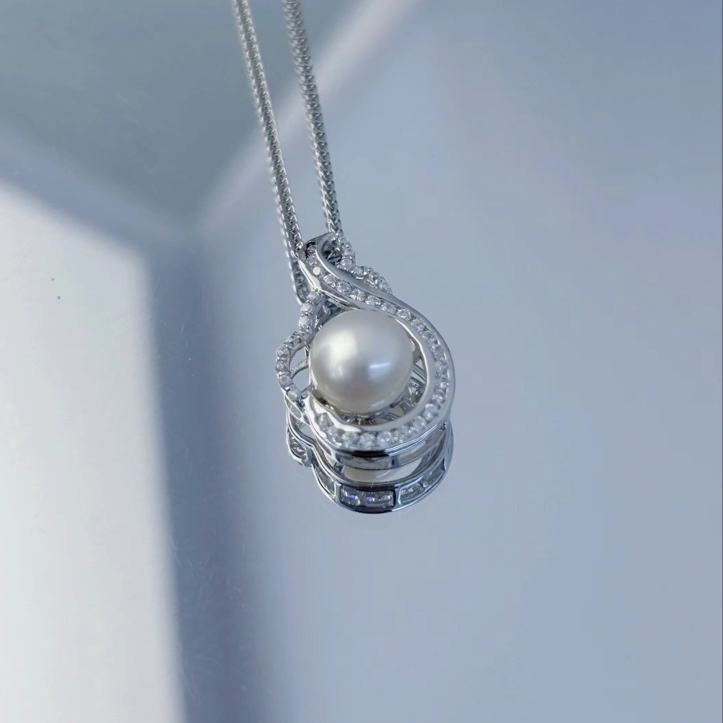 Unique Rhodium Plated 925 Sterling Silver Freshwater Pearl Pendant