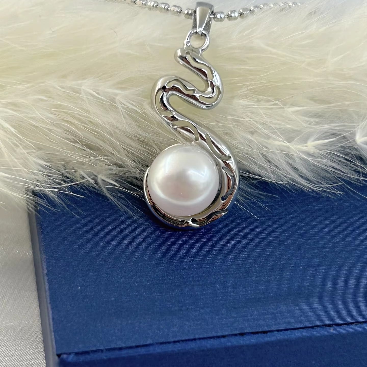 Gorgeous 925 Silver Freshwater Pearl Snake Pendant Rhodium Plated