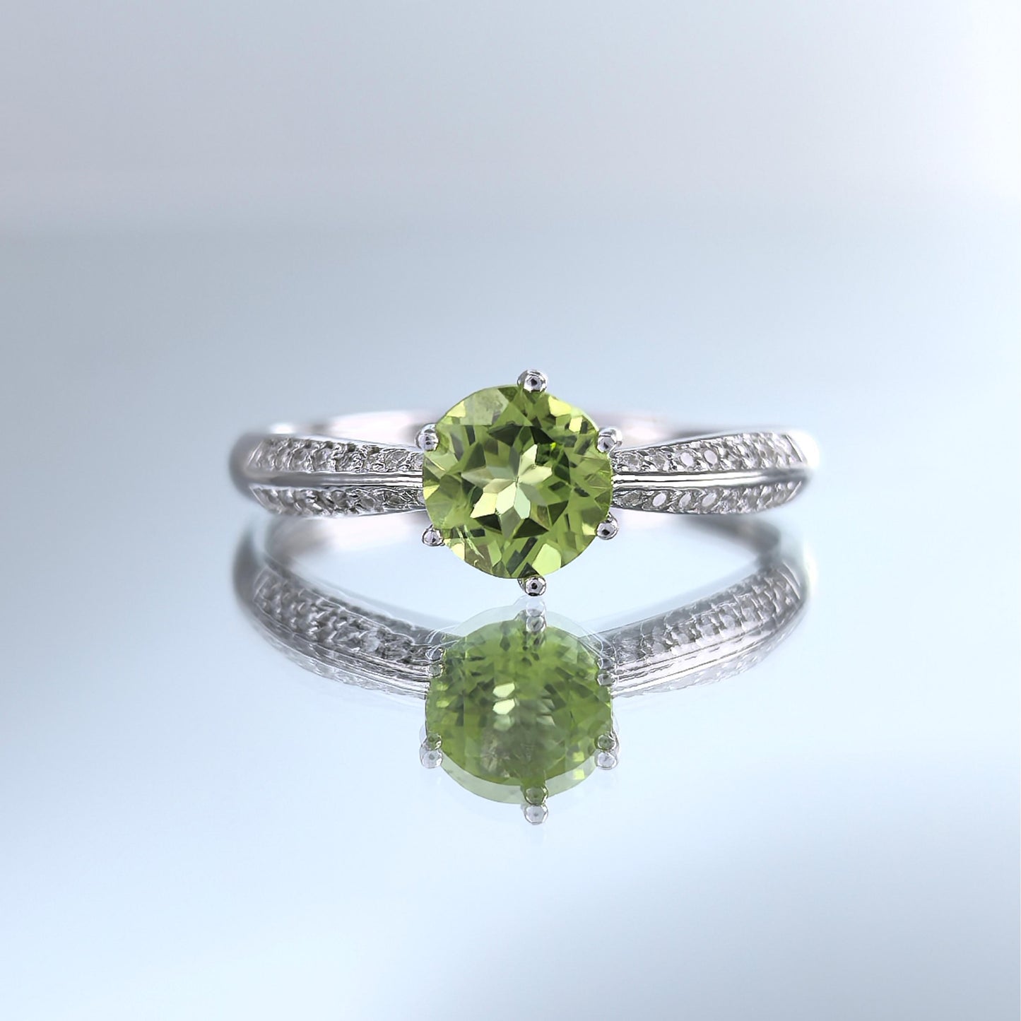 Stylish Rhodium Plated 925 Silver Jewelry Natural Olivine Ring