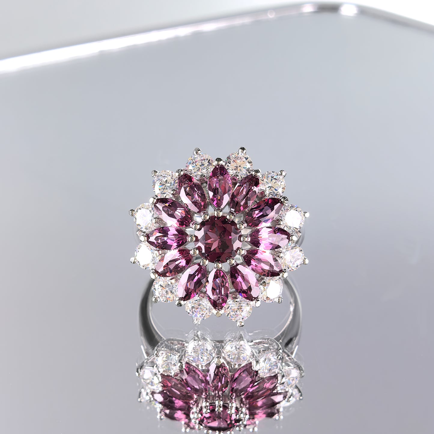 Romantic Rhodium Plated 925 Silver Jewelry Natural Pyrope Flower Ring