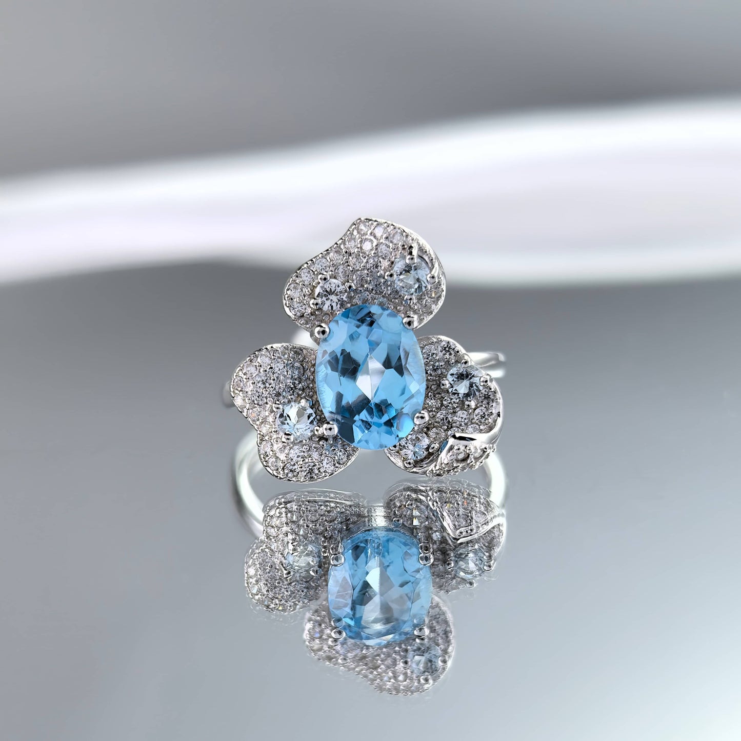 Elegant Rhodium Plated 925 Silver Jewelry Natural Swiss Blue Topaz Flower Ring