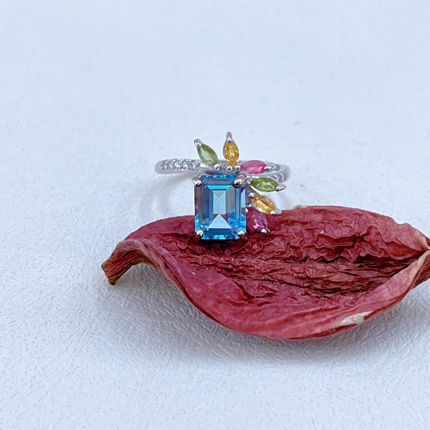 Gorgeous Rhodium Plated Sterling Silver 925 Natural Sky Blue Topaz Ring