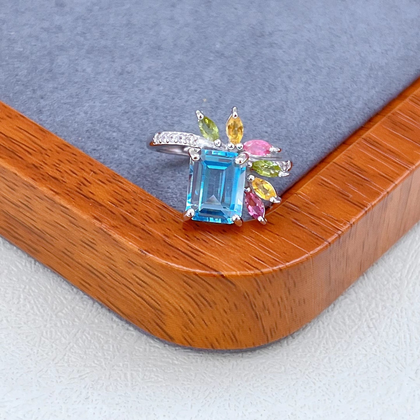 Gorgeous Rhodium Plated Sterling Silver 925 Natural Sky Blue Topaz Ring