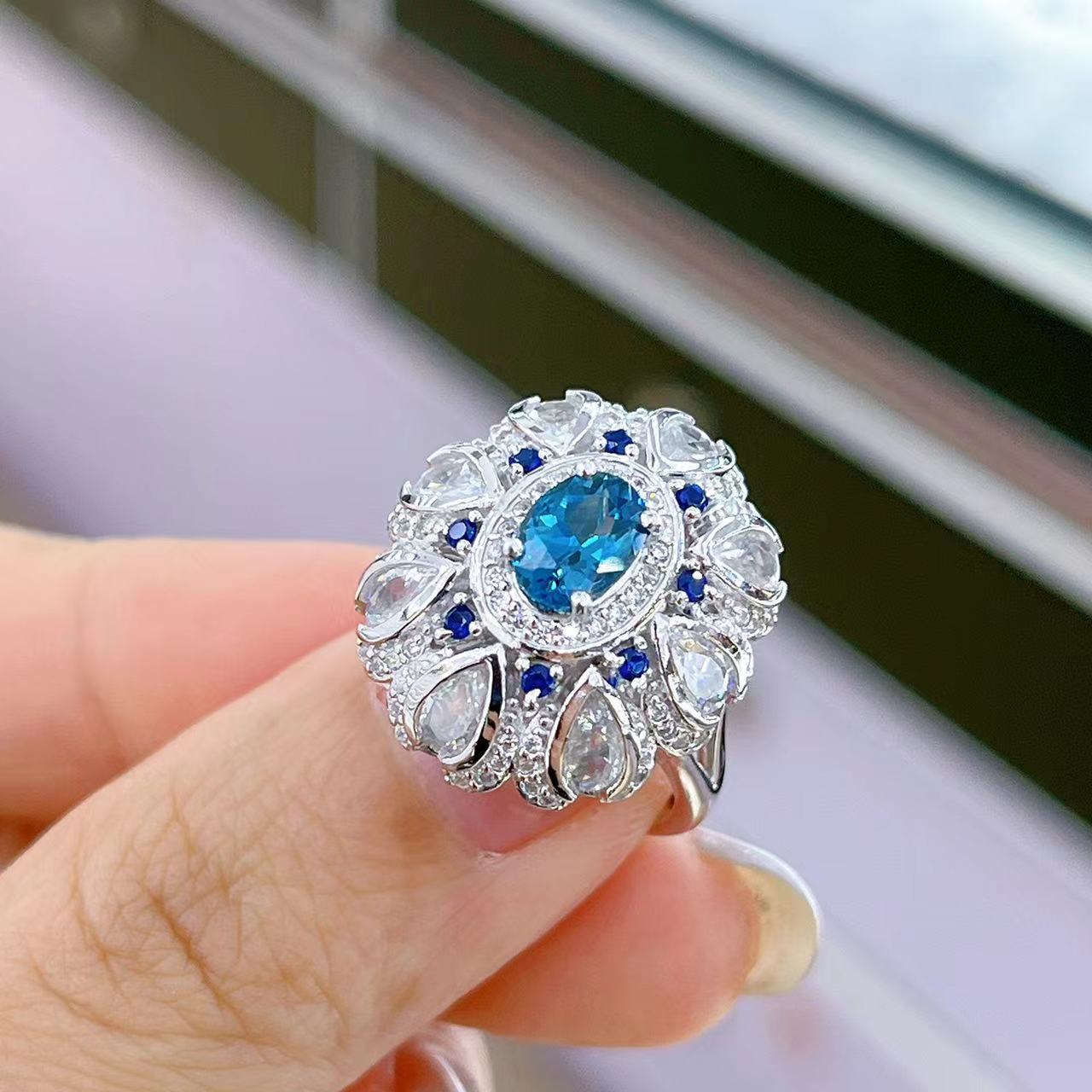 Noble Rhodium Plated 925 Silver Jewelry Natural London Blue Topaz Ring