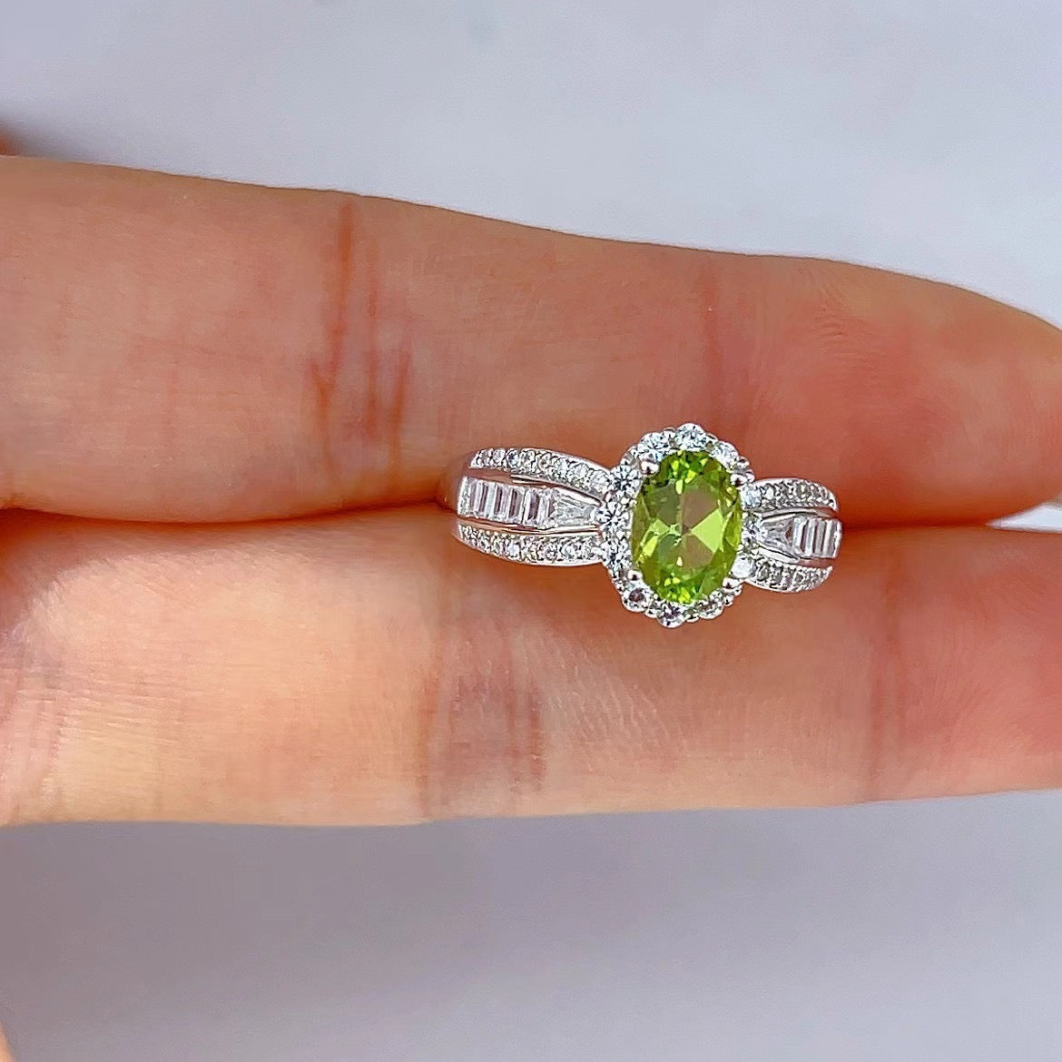 New Timeless Geometric Premium Band 925 Sterling Silver Olivine Ring