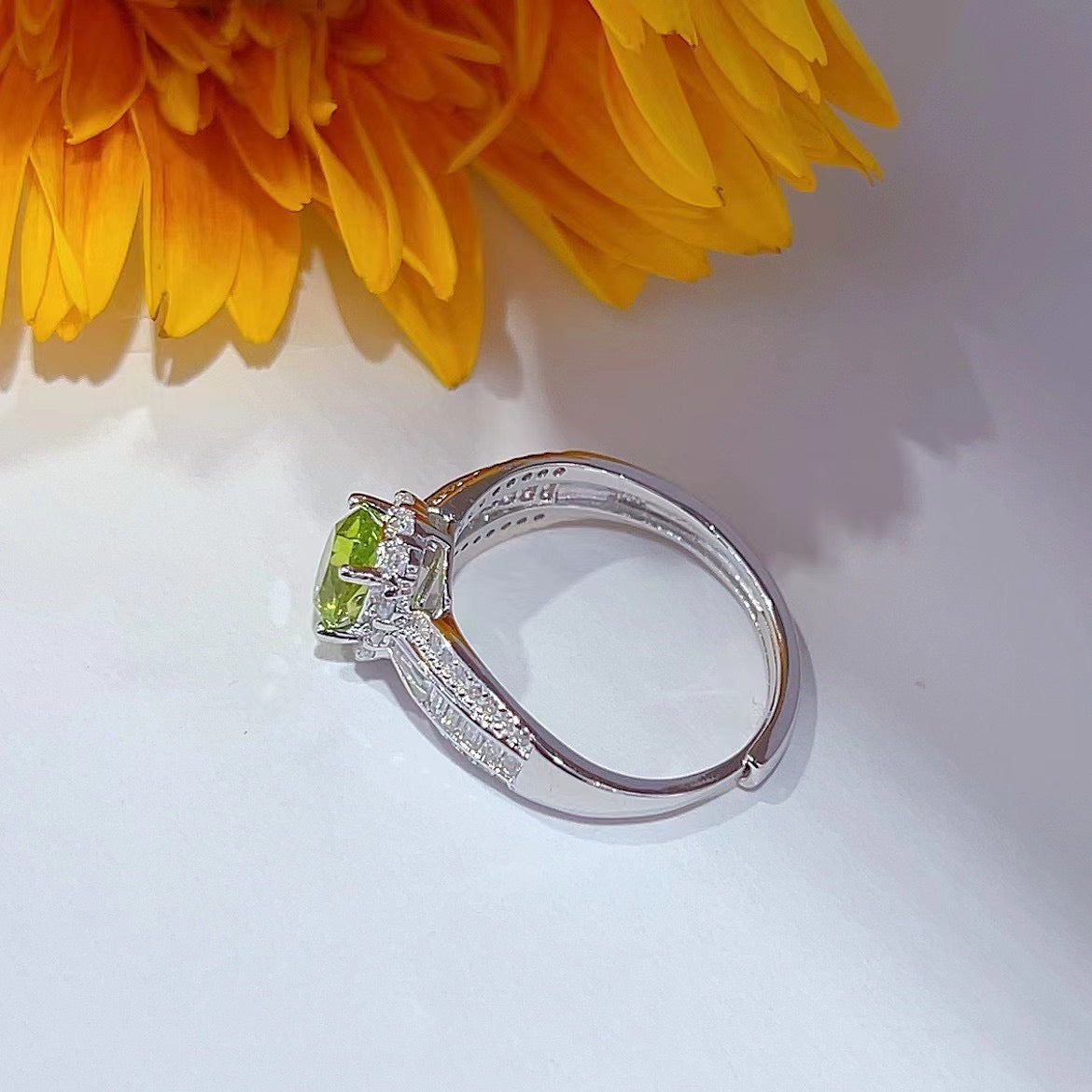 New Timeless Geometric Premium Band 925 Sterling Silver Olivine Ring