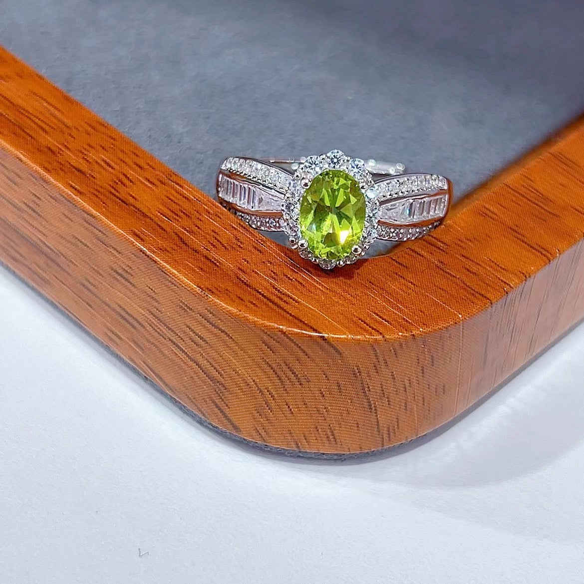 New Timeless Geometric Premium Band 925 Sterling Silver Olivine Ring