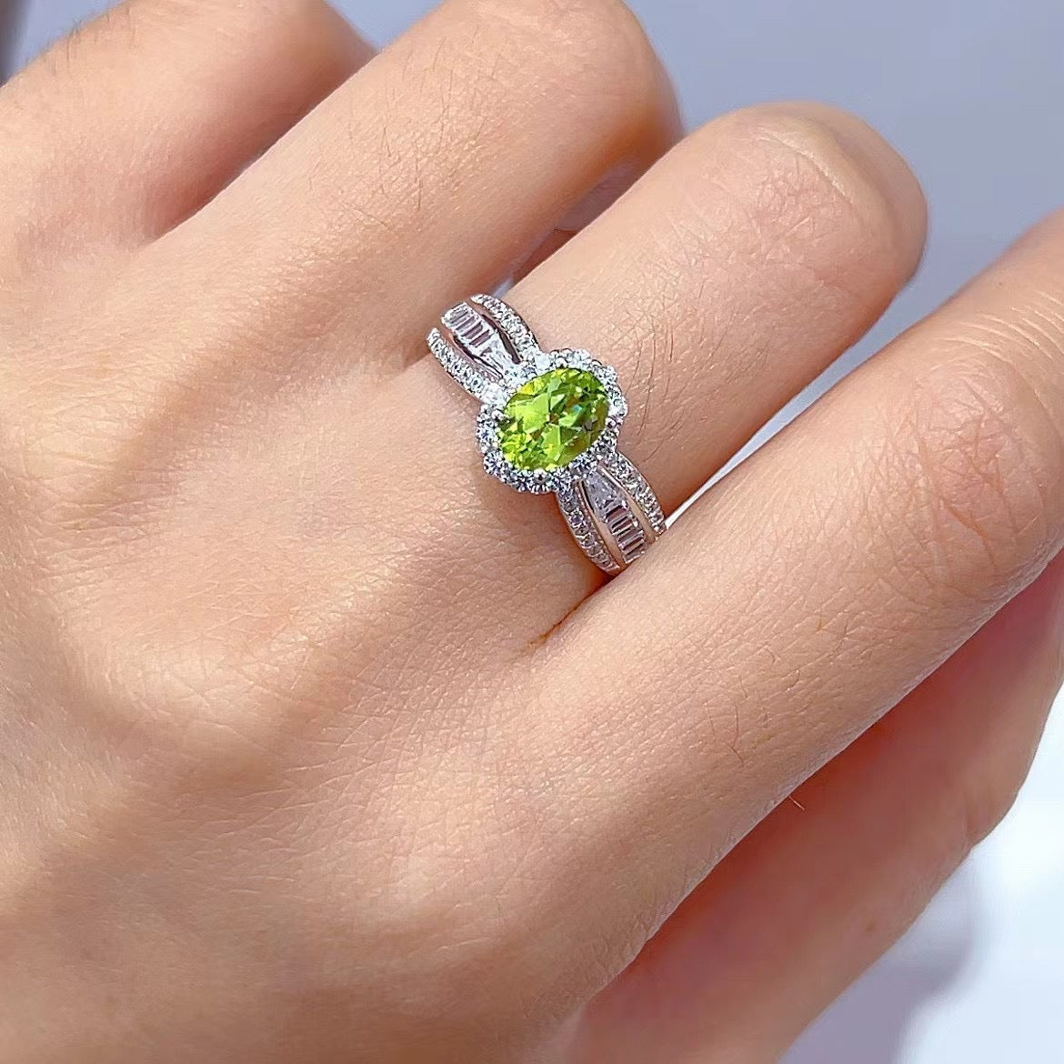 New Timeless Geometric Premium Band 925 Sterling Silver Olivine Ring
