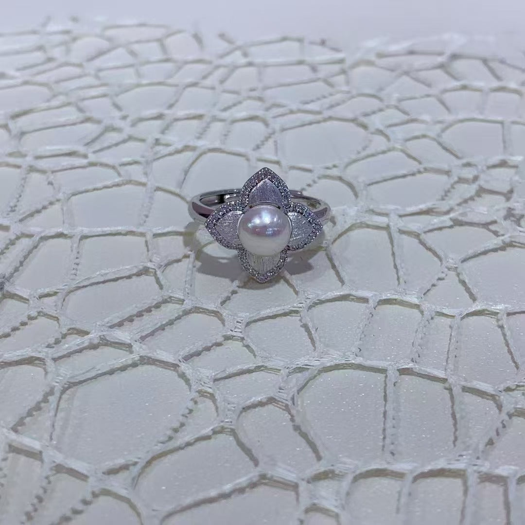 Delicate Rhodium Plated 925 Sterling Silver Four Leaf Clover Design Freshwater Pearl Ring