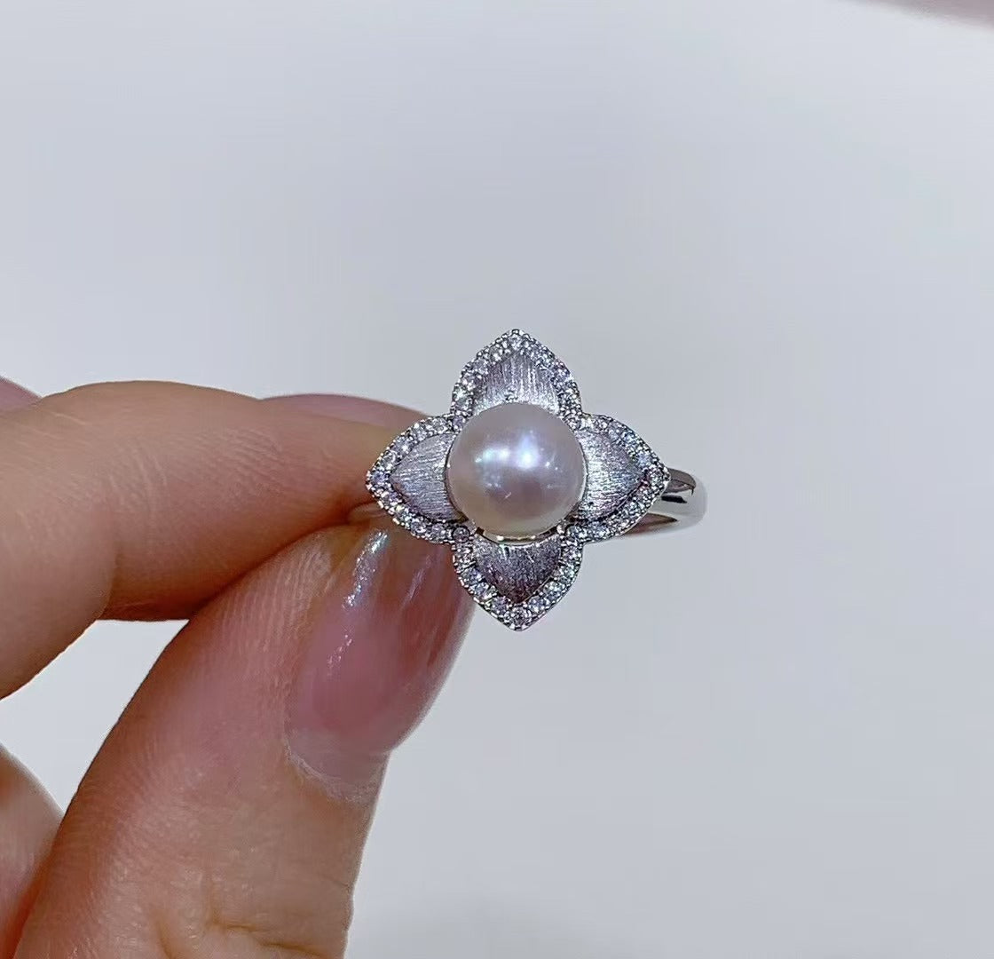 Delicate Rhodium Plated 925 Sterling Silver Four Leaf Clover Design Freshwater Pearl Ring