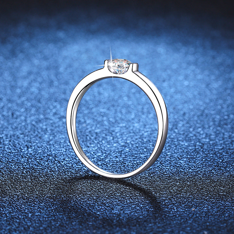 High-End 0.5ct S925 Sterling Silver Round Cut Moissanite Proposal Ring
