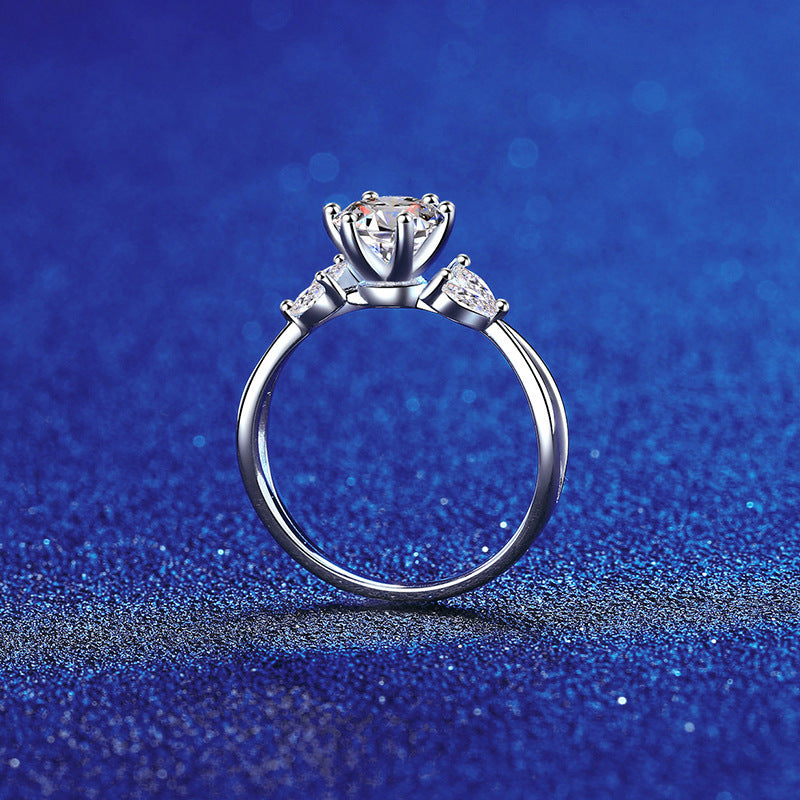 Luxury S925 Sterling Silver Round Cut Moissanite 1 Carat Ring