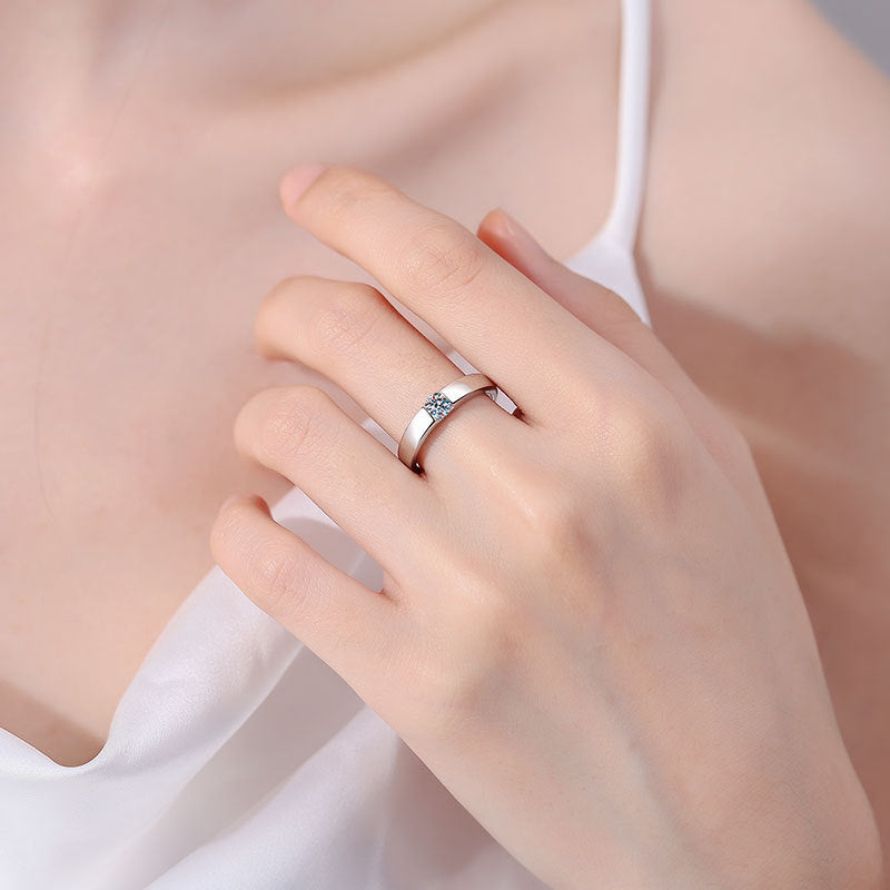 High-End S925 Sterling Silver Proposal Ring with 0.3ct Round Cut Moissanite